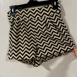 Millibon USA chevron patterned shorts